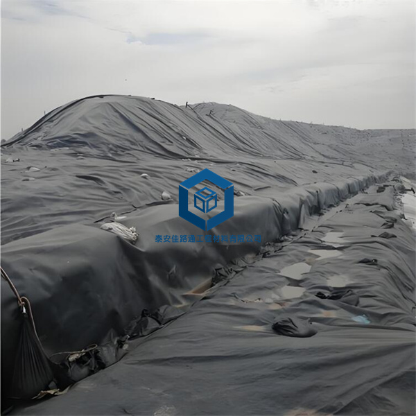 1.5mm土工膜在堆浸场中的施工及作用 1.5mm土工膜在堆浸场中的施工及作用