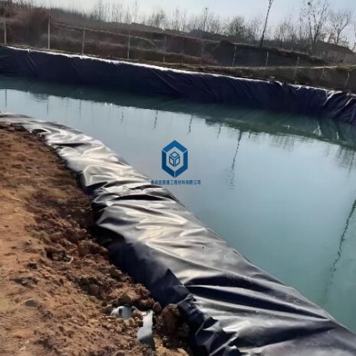 水库防渗膜底部水平铺设的关键因素